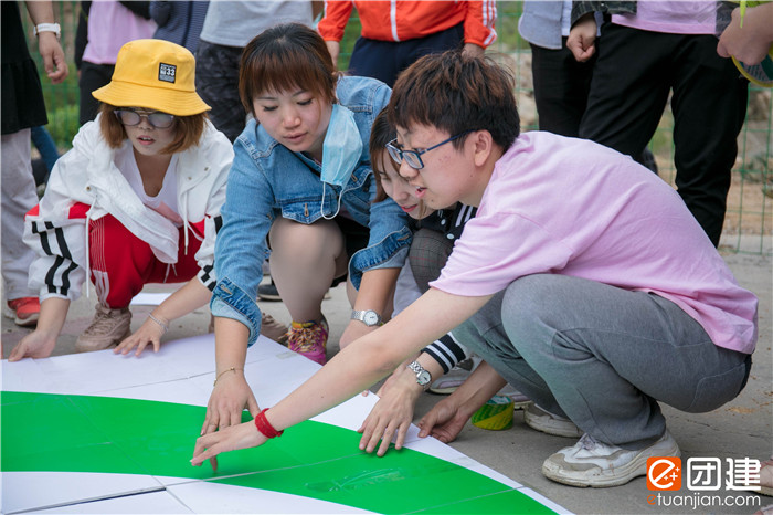 接下来的拓展项目是企业拼图